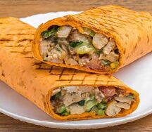 Шаурма с курицей в сырном лаваше
