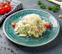 Салат Цезарь с курицей