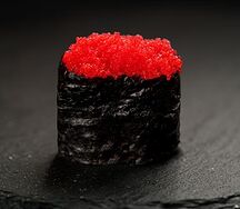 Гункан с икрой масаго