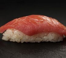 Суши с тунцом