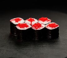 Ролл с икрой масаго