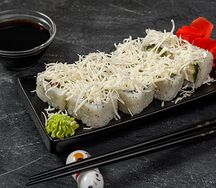 Ролл фирменный Цезарь с креветкой