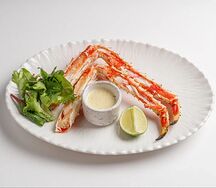 Крабовые клешнис икорным соусом