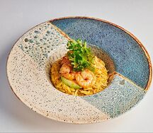 Орзо с креветками и авокадо