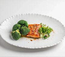 Лосось с шисо и брокколи