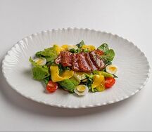 Салат с тунцом блю-фин и манго