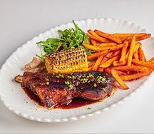 Cвинoе ребро с картофелем батат