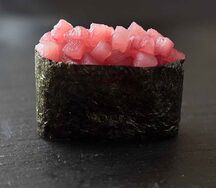 Гункан с тунцом