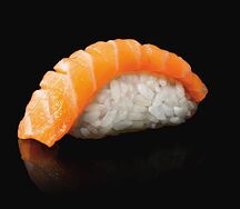 Суши с лососем