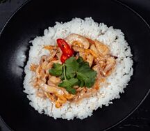 Курица том ям с рисом