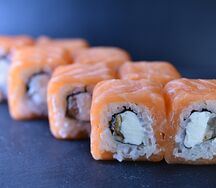 Холодный ролл Филадельфия с угрем