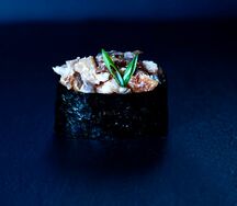 Острый гункан с угрем