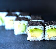 Холодный ролл с авокадо