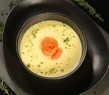 Сырный крем-суп с семгой слабого посола