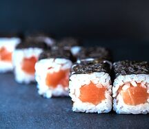 Холодный ролл с лососем