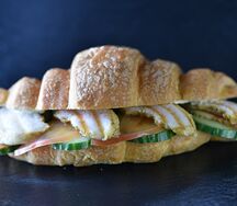 Круассан с курицей