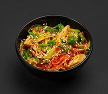 Салат с маринованной спаржей и морковью