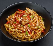 Wok лапша с курицей