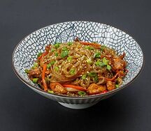 Wok фунчоза с курицей