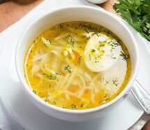 Куриный бульон с яйцом