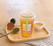 Медовый чай с ананасовым топпингом и жемчужинами конжака