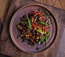 Теплый салат с телятиной