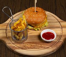 Бургер с говяжьей котлетой