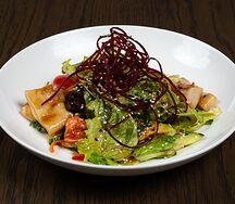 Салат с кальмаром гриль