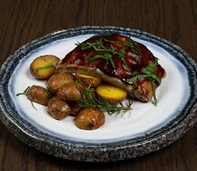 Свиные ребрышки с мини-картофелем