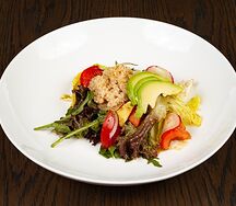 Салат из сладких томатов и киноа