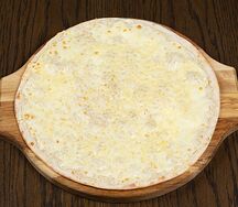 Пицца четыре сыра с трюфельным маслом