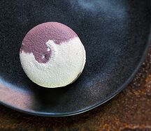 Макарон Лаванда-черника