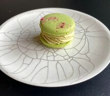 Макарон Фисташка-Малина