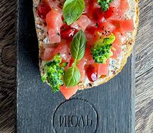 Брускетта с тунцом