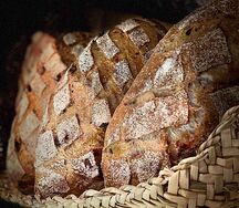 Хлеб Тартин с грецкими орехами и клюквой