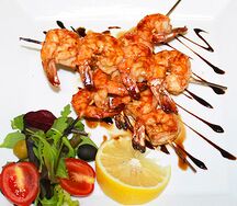 Шашлычки из тигровых креветок под соусом терияки