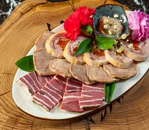 Мясная тарелка