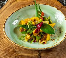 Микс-салат с морепродуктами