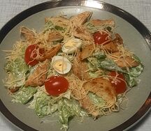 Салат Цезарь с курицей