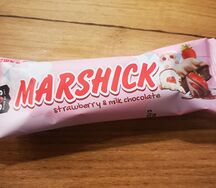Батончик Marshmallow Клубничная начинка в молочном шоколаде