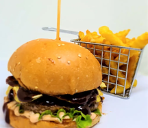 Barbecue burger avec frites