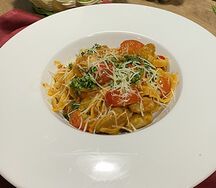 Паста с пряными колбасками