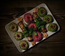 Ассорти-сет Пхалеули и рулетики из баклажанов