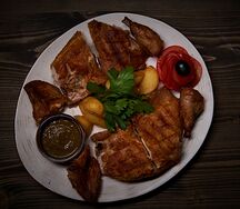 Цыпленок табака с соусом ткемали