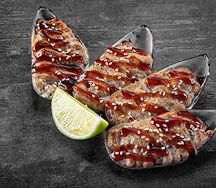 Мидии, запеченные в ракушках под грибным соусом