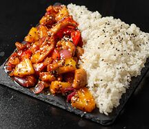 Курица в кисло-сладком соусе с рисом