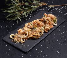 Ароматный рис с курицей и соусом Хойсин