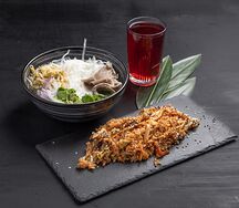 Фо-бо, лапша рисовая с курицей и морс