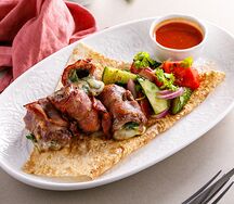 Мясные рулетики в беконе