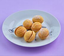 Орешки с вареной сгущенкой